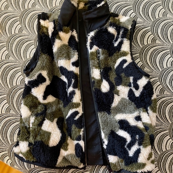 Sovereign Code Kids Camo Soft Vest. Never worn. - Picture 2 of 2